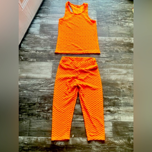 Honeycomb Scrunch Booty 3/4 length neon orange high rise leggings & tank top set - Picture 1 of 15